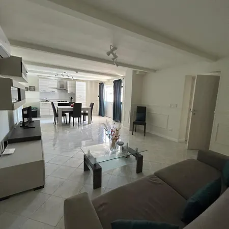 아파트 Sofi House-appartamento In Con Piscina *